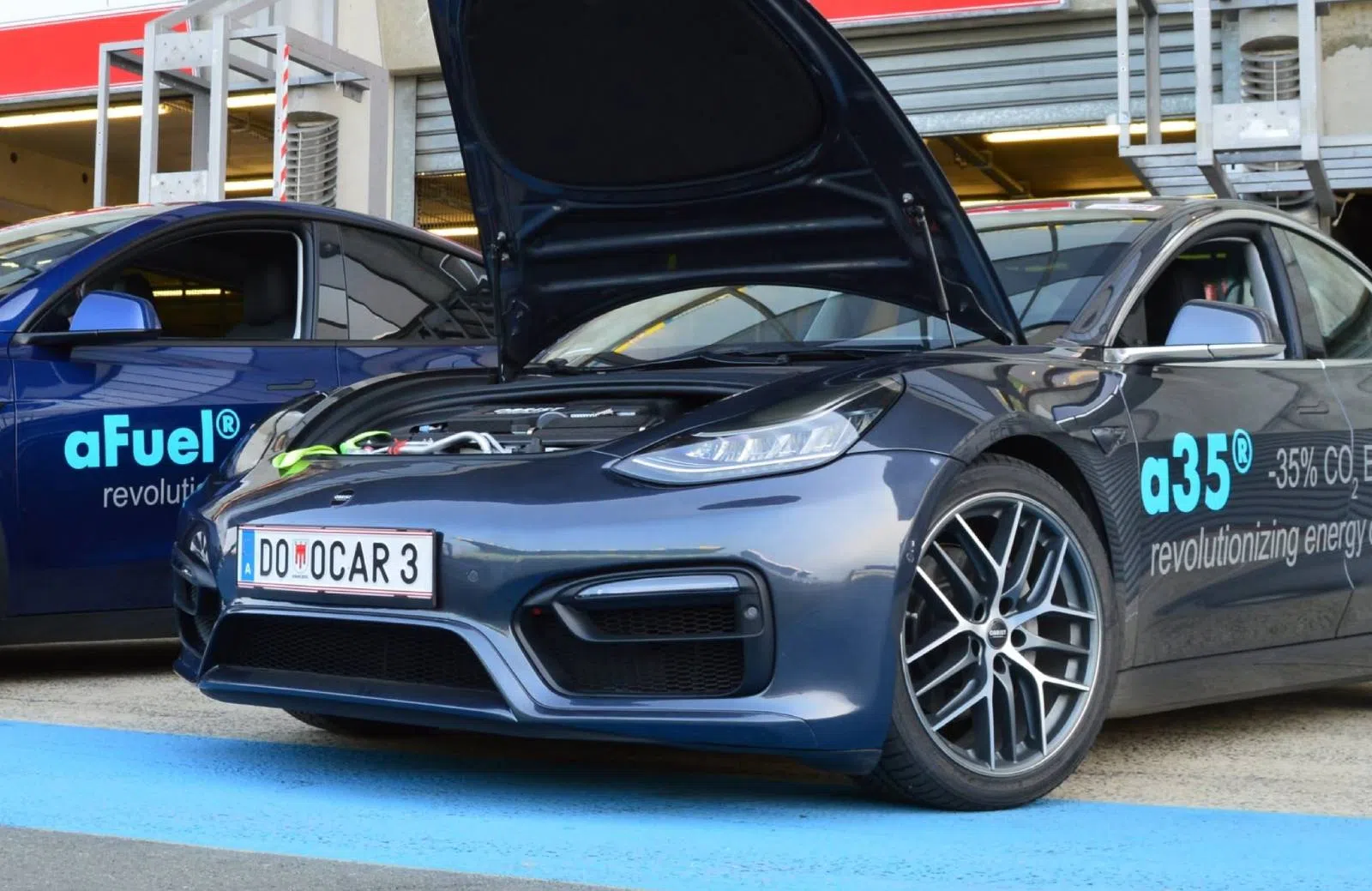 De maker van de Tesla met verbrandingsmotor is failliet en heeft ...