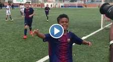 Thumbnail for article: Kluivert (9) scoort bij Barça-debuut en valt Patrick in de armen