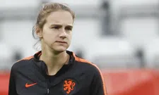 Thumbnail for article: Derksen doet boekje open over 'autistische' Miedema: 'Ligt niet goed in de groep'