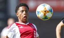 Thumbnail for article: Ajax-talent (16) poseert in Manchester United-shirt en maakt toptransfer bekend