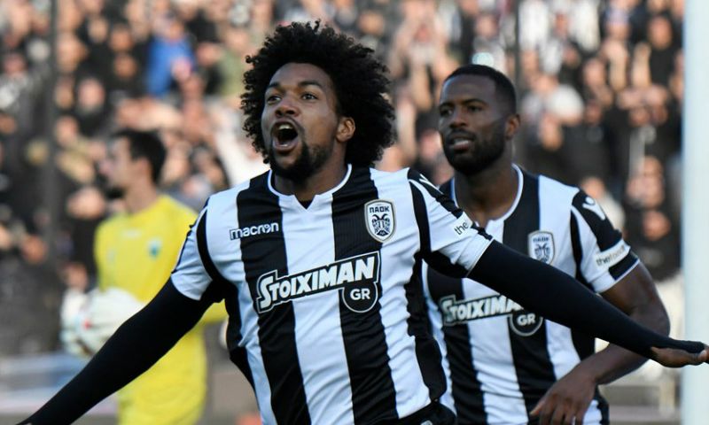 Diego Biseswar in het shirt van PAOK