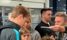 Thumbnail for article: Frenkie treft fan op Tsjechisch vliegveld: "Kan iek ein foto maken met main zoon?"