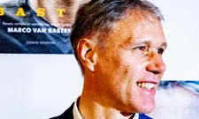 Thumbnail for article: Van Basten houdt slag om de arm: 'Altijd respect hebben voor tegenstander als PSV'