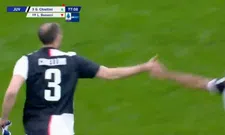 Thumbnail for article: Oude krijger Chiellini terug na zware blessure: staande ovatie, hand van Balotelli