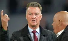 Thumbnail for article: Van Gaal 'controleert en handhaaft': 'Toen heb ik hem eens fysiek rechtop gezet'