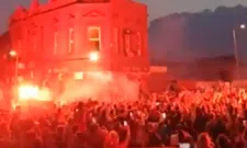 Thumbnail for article: Uitzinnige taferelen in Liverpool: fans zingen massaal YNWA en steken vuurwerk af