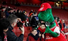 Thumbnail for article: Özil haalt ontslagen 'Gunnersaurus' terug naar Arsenal: 'Ik betaal z'n salaris'