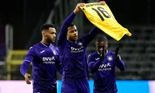 Thumbnail for article: Knap: Anderlecht-spits Nmecha brengt eerbetoon aan overleden vader van ploegmaat