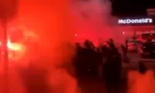 Thumbnail for article: Spelersbus Vitesse onthaald met vuurwerk, 'kat-en-muisspel' tussen politie en fans