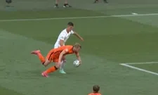 Thumbnail for article: Oranje in de problemen: VAR grijpt in, De Ligt krijgt rood na curieuze handsbal