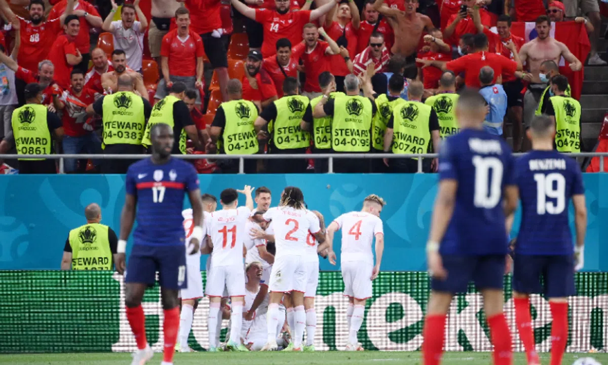 Zwitserland schakelt wereldkampioen Frankrijk na strafschoppen uit