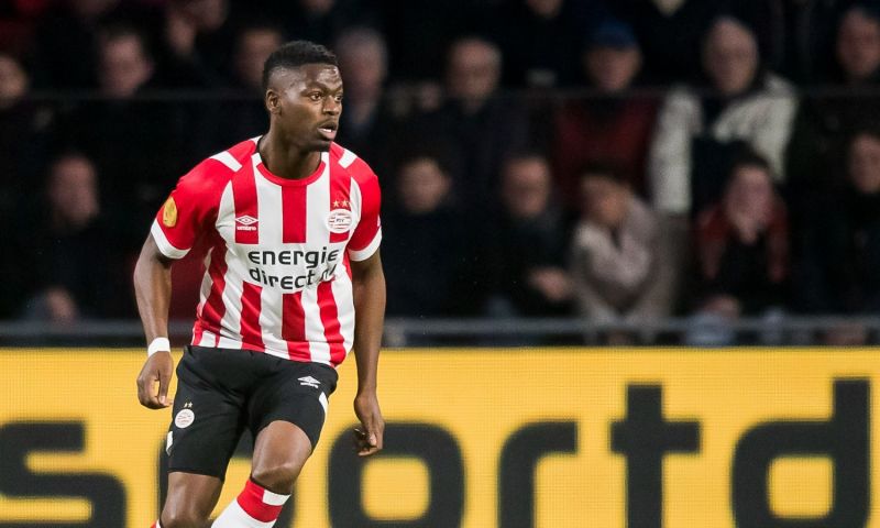 PSV laat voormalige publiekslieveling meetrainen: "Nederland, België of Duitsland"