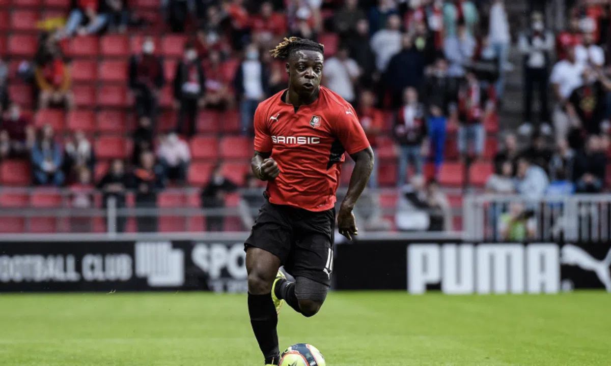 VIDEO: Broer van Doku kent geen genade en deelt weergaloze panna uit