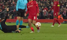 Thumbnail for article: Sánchez ontsnapt na tackle op kniehoogte, onder het oog van de scheids