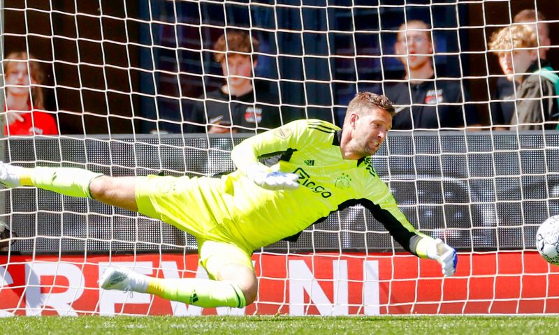 Voormalig Ajax-doelam Stekelenburg over 'vijandige sfeer' bij PSV