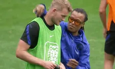 Thumbnail for article: Mooie beelden: Oranje-assistent Davids leert De Ligt fijne kneepjes van het vak