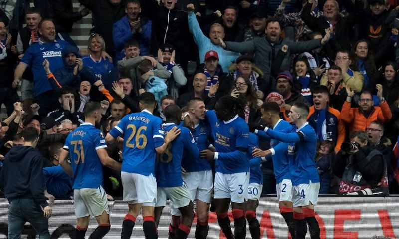 'Vertrouwen in Van Bronckhorst overweldigend, hij moet doorslag geven tegen PSV'