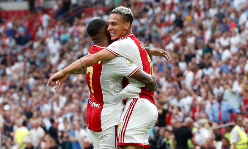 Bergwijn: 'Antony spreekt niet zo goed Engels, dus dat wordt moeilijk'