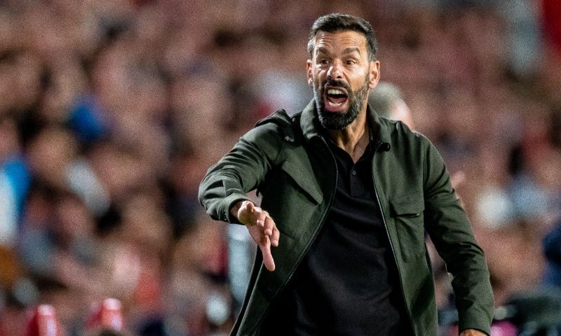 Van Nistelrooij strooit met complimenten bij PSV: 'Geweldig als je 17 bent'