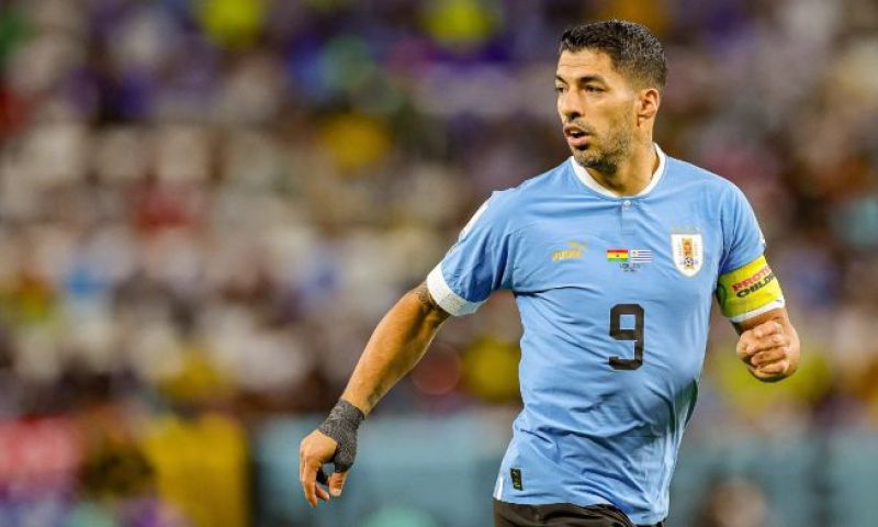 Luis Suárez neemt in tranen afscheid van Uruguay en krijgt groots eerbetoon