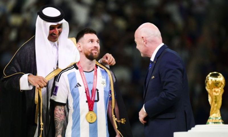 Messi kan zijn mantel voor één miljoen dollar verkopen