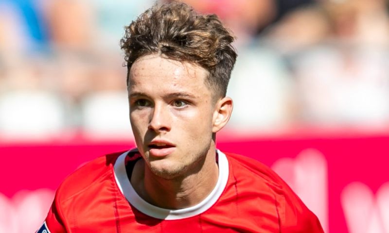 AZ pakt na pijlsnelle goal de overwinning bij mooie hereniging met Koopmeiners