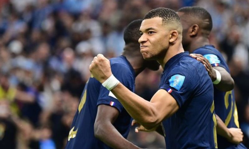 Spanningen tussen Mbappé en Messi