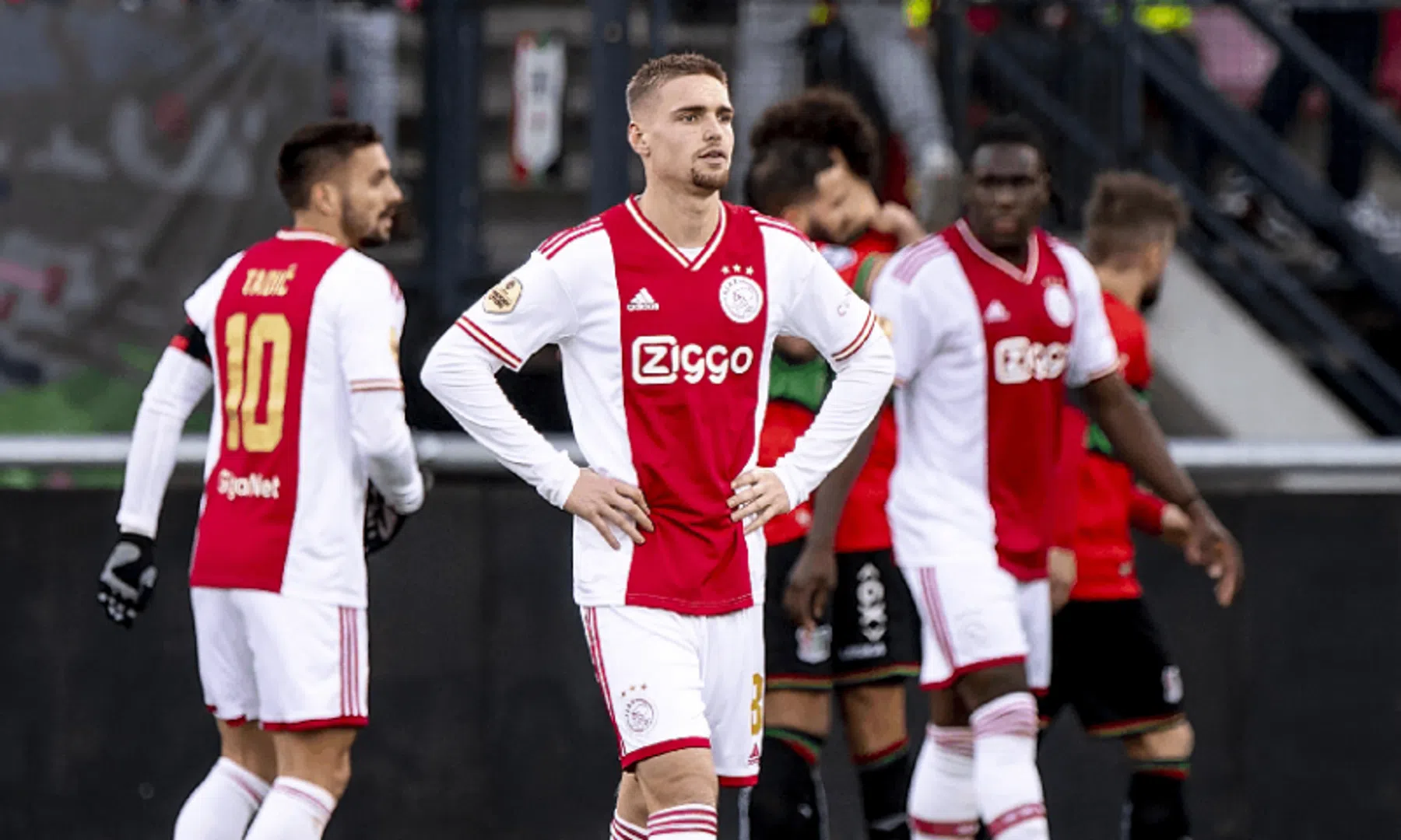 Ajax begint 2023 met uitglijder