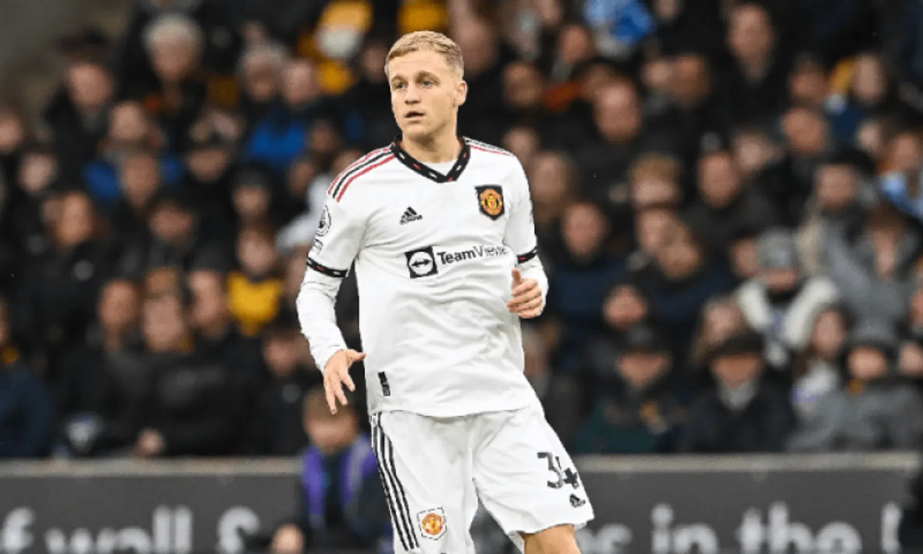 Van de Beek reageert na tragische blessure: 'Ben enorm teleurgesteld'