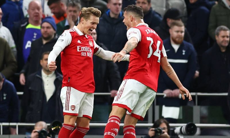 Arsenal wint derby en doet enorm goede zaken in titelrace