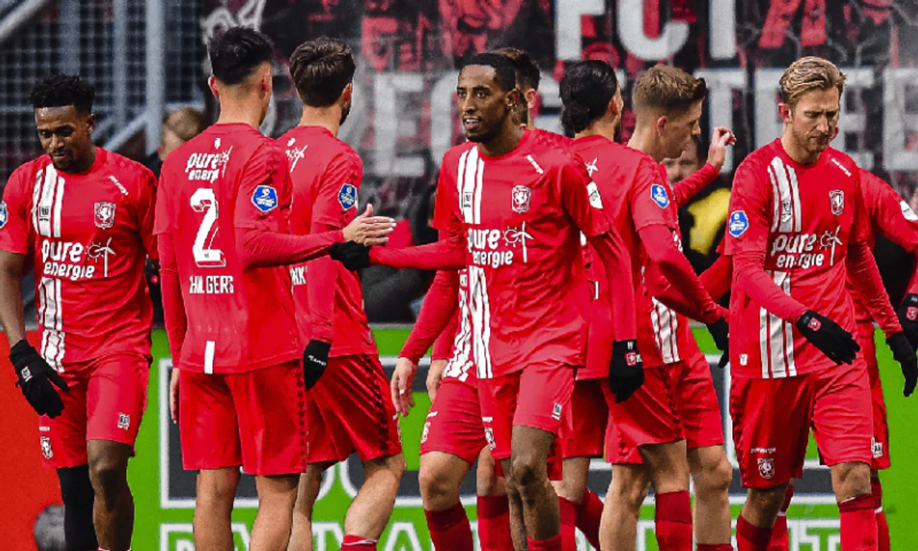 FC Twente is lachende derde na resultaat bij Feyenoord - Ajax