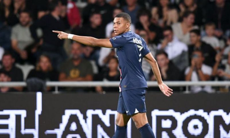 Mbappé scoorde vijf maal tegen de amateurclub Pays de Cassel