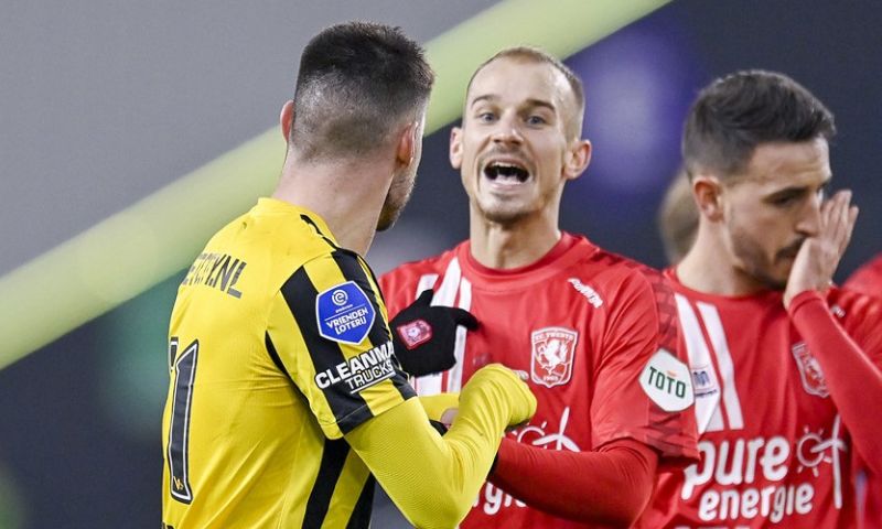 FC Twente gelijk tegen Vitesse in boeiend gevecht