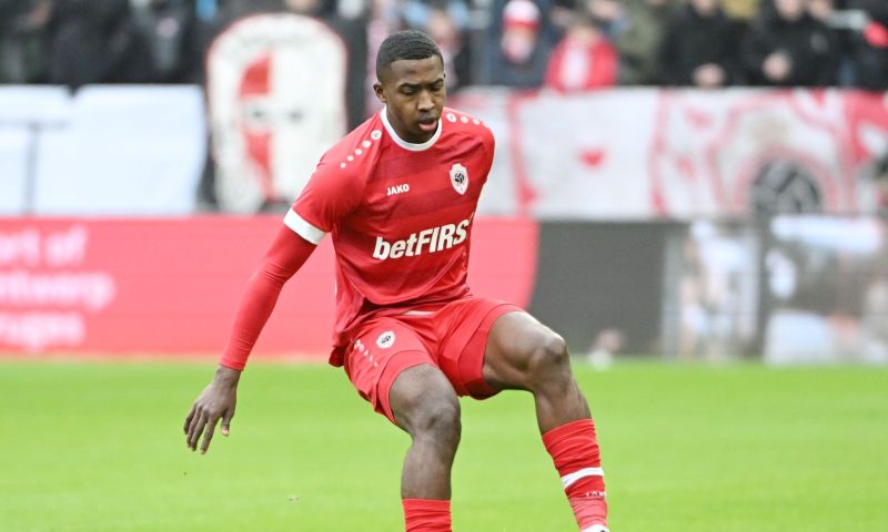 Recordtransfer Antwerp: Pacho naar Frankfurt