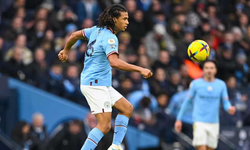 City verslaat Arsenal, Aké matchwinner