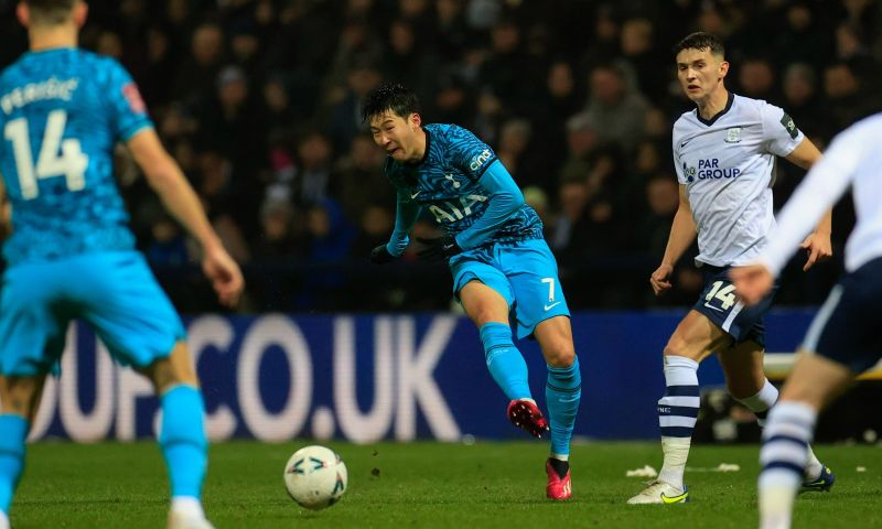 Spurs bekert mede dankzij debuutgoal Danjuma door