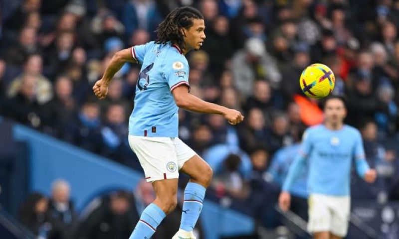 Guardiola strooit met superlatieven: 'Aké exceptioneel'