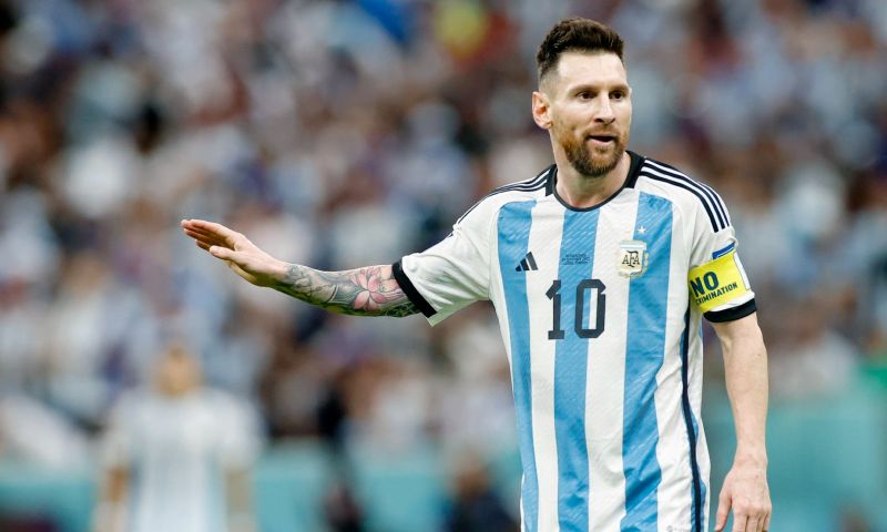 Messi baalt van Weghorst- en Van Gaal-incident: 'Niet blij met wat ik deed'