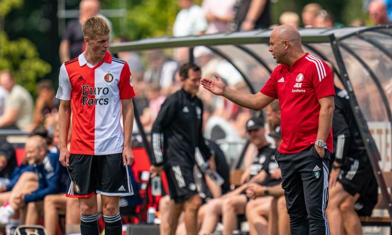 Feyenoord slaat slag en beloont 'balvaste en makkelijk scorende spits'