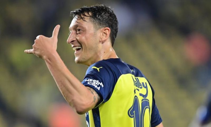 Özil houdt er mee op volgens Turkse berichtgeving