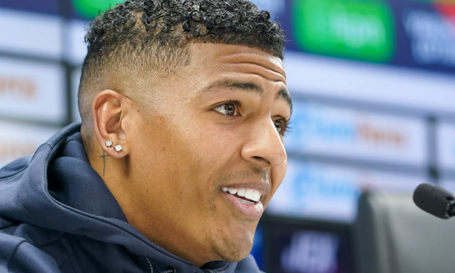 Debutant Van Aanholt begrijpt niets van blessuretijd: 'Waar is dat op gebaseerd'