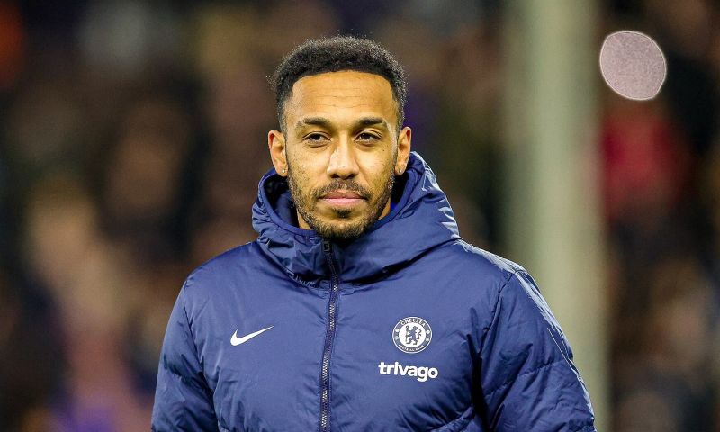 ''Geschokte' Aubameyang verlaat Londen: toekomst bij Chelsea onzeker'