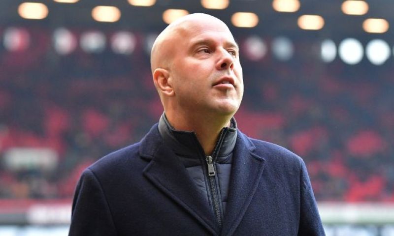 Feyenoord-coach Slot over PSV-uitblinker: 'Simons geweldig tegen ons'