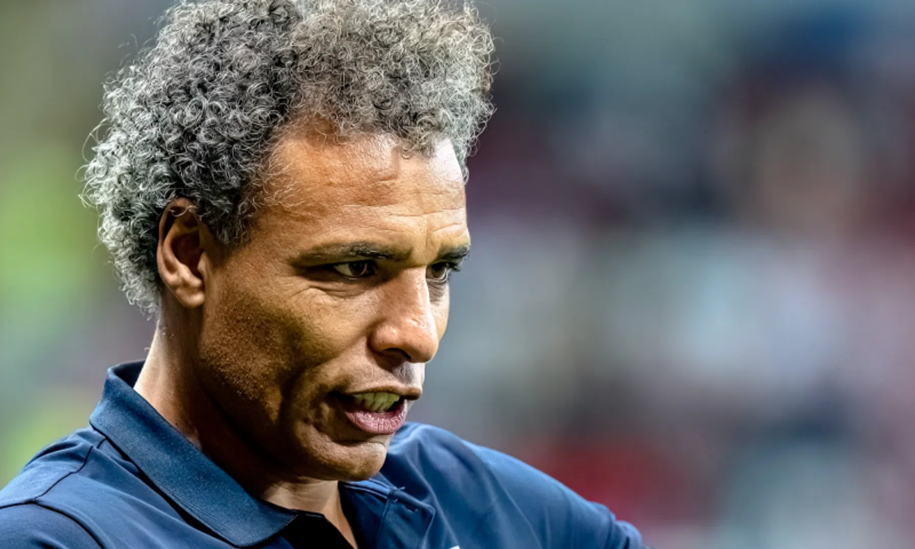 Van Hooijdonk 'schaamt zich kapot' voor klein deel van Feyenoord-aanhang