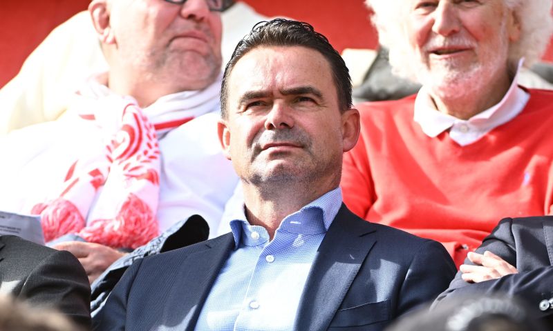 Eén jaar na vertrek Overmars bij Ajax: Antwerp-aanstelling en tuchtonderzoek