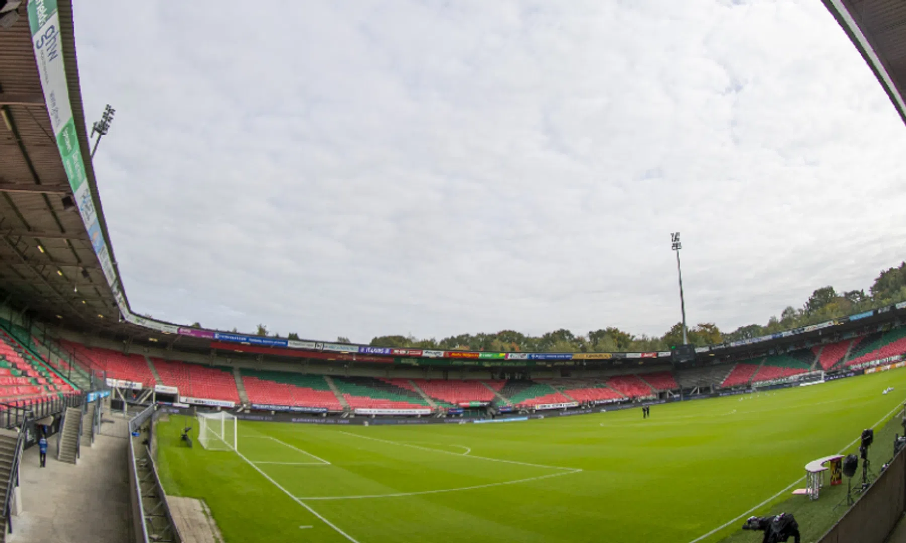 De opstellingen van NEC en Cambuur