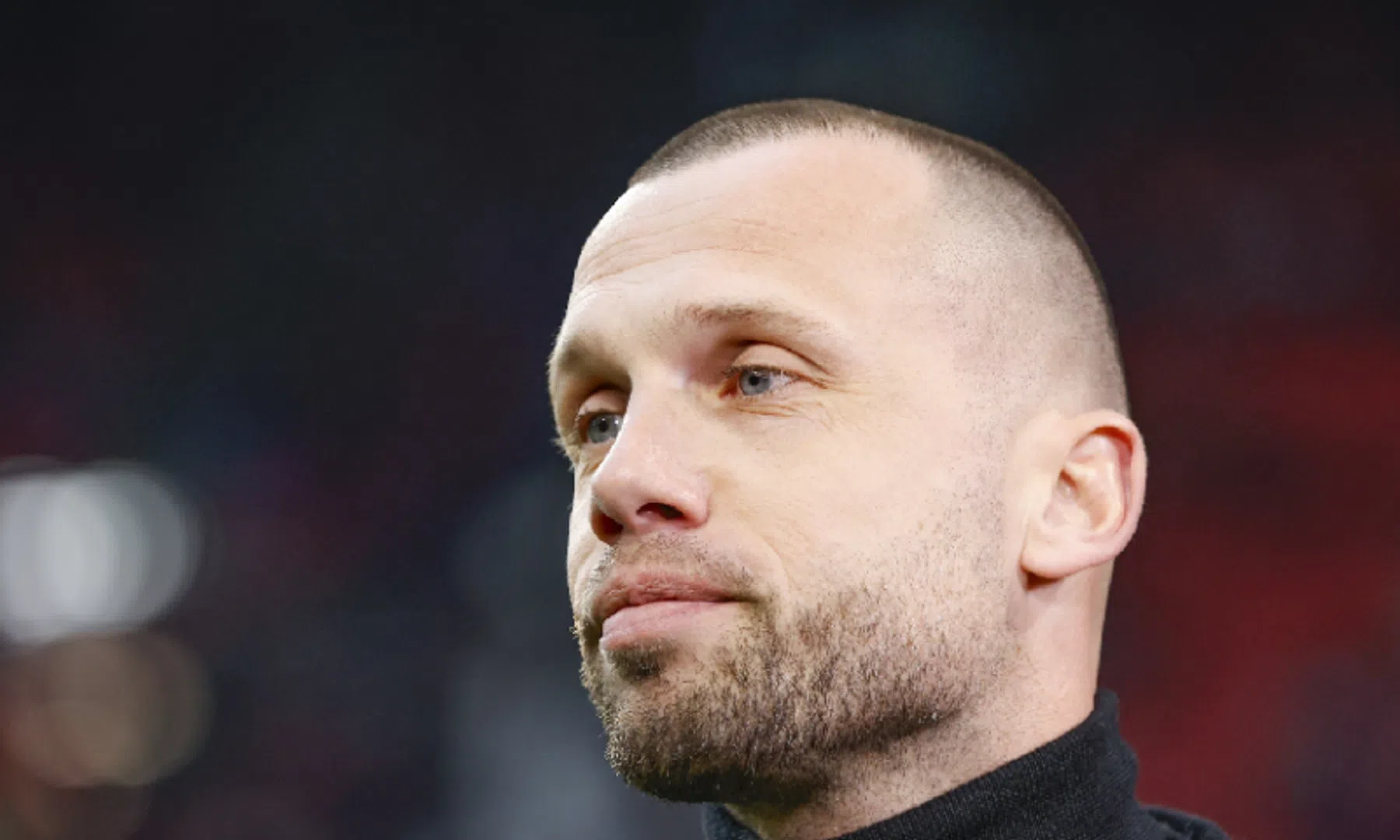 Heitinga spreekt over Bassey en afwezigheid Bergwijn