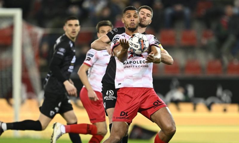 KV Oostende en Zulte Waregem schieten weinig op met gelijkspel in degradatiekraker