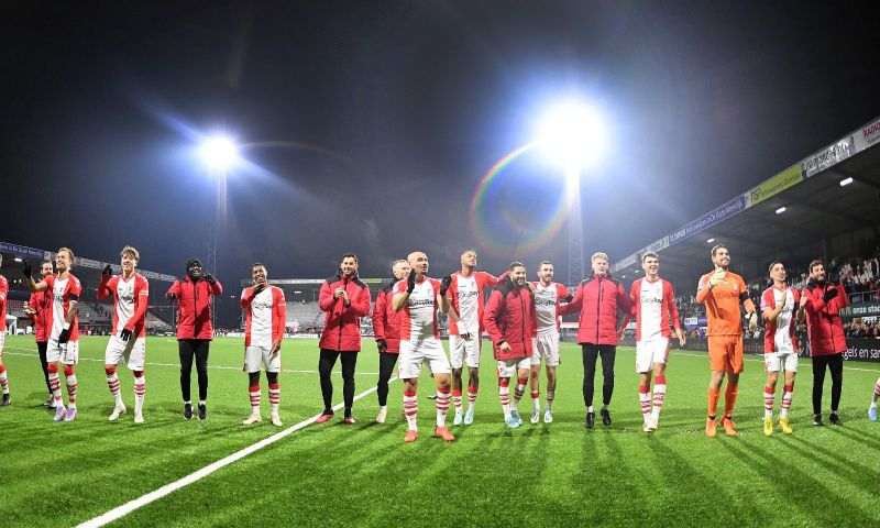 FC Emmen roze shirts aandacht voor zaadbalkanker