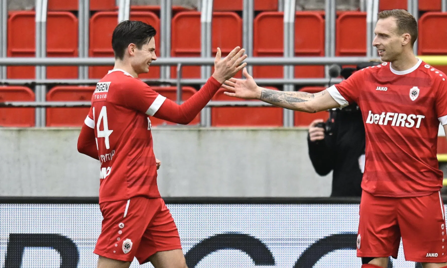 Van Bommel dankt landgenoten: Antwerp wint eenvoudig